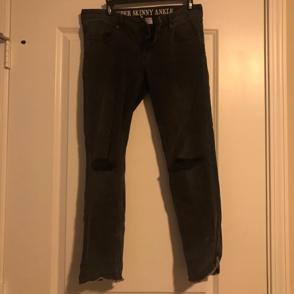 Distressed skinny jeans